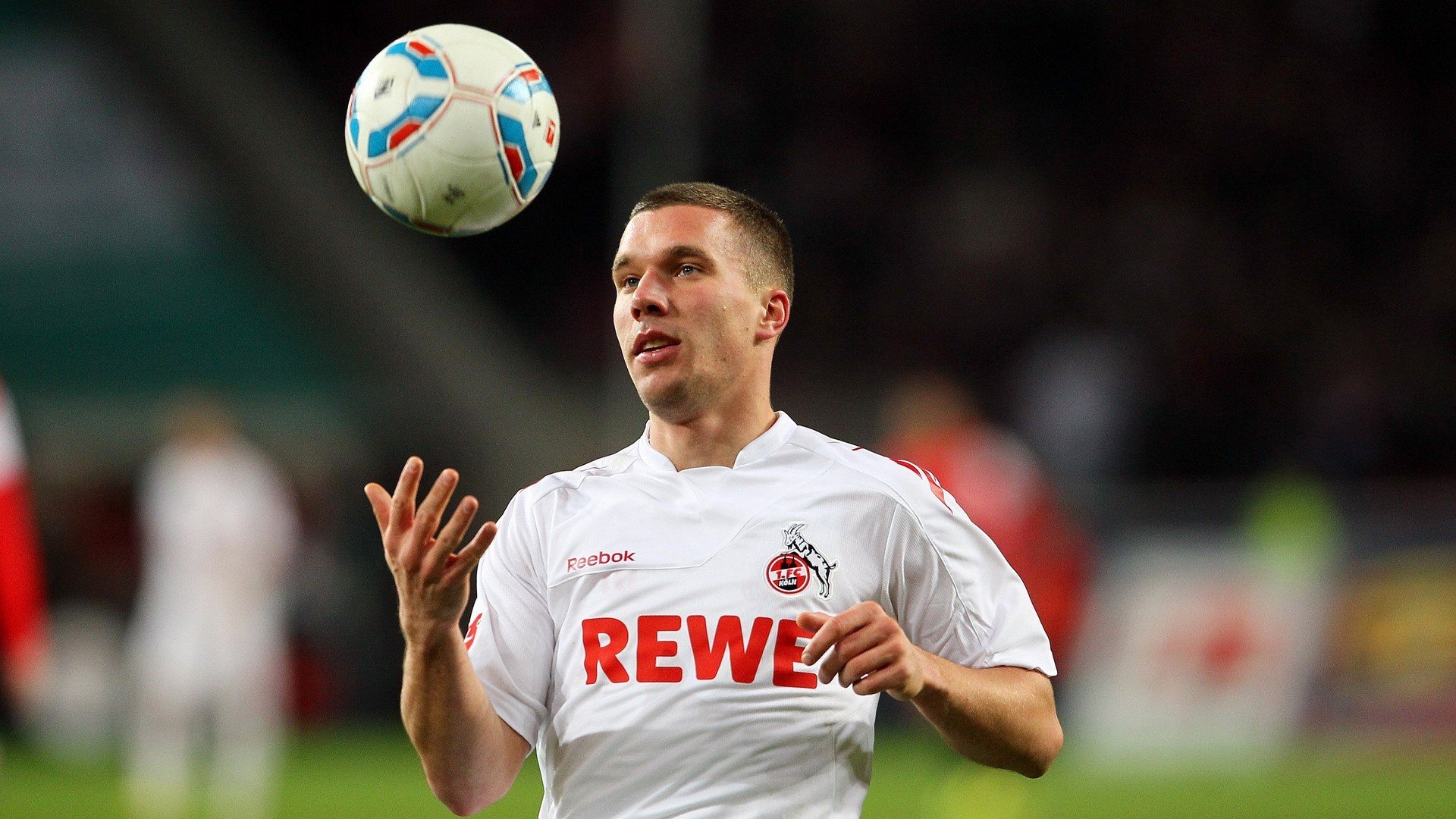 卡特的精准踢球与强大心态帮助全黑队击败最强对手,卡特 球星